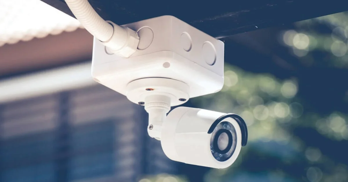 a cctv camera outside